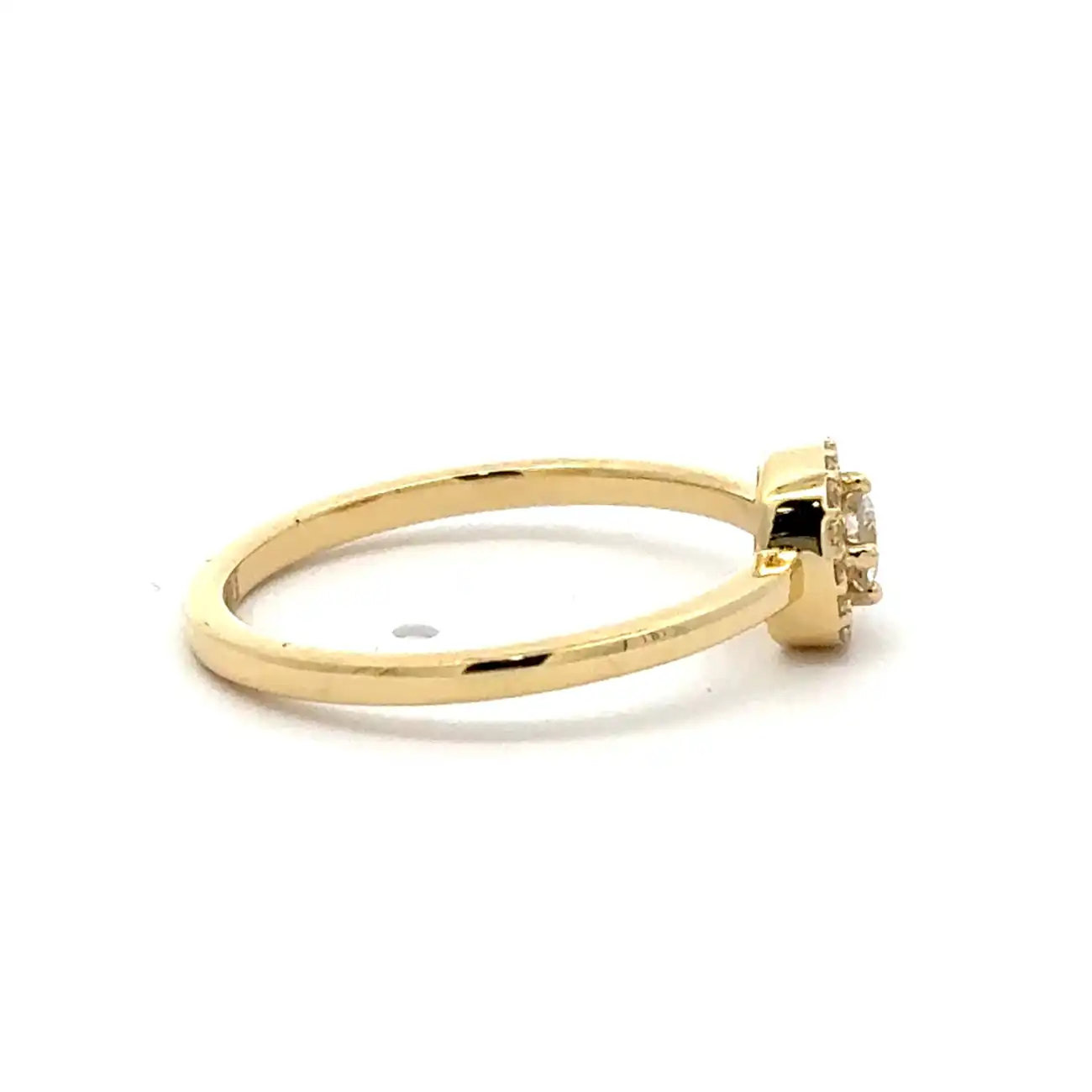 Classic Round Brilliant Diamond Solitaire Ring in 18k Yellow Gold